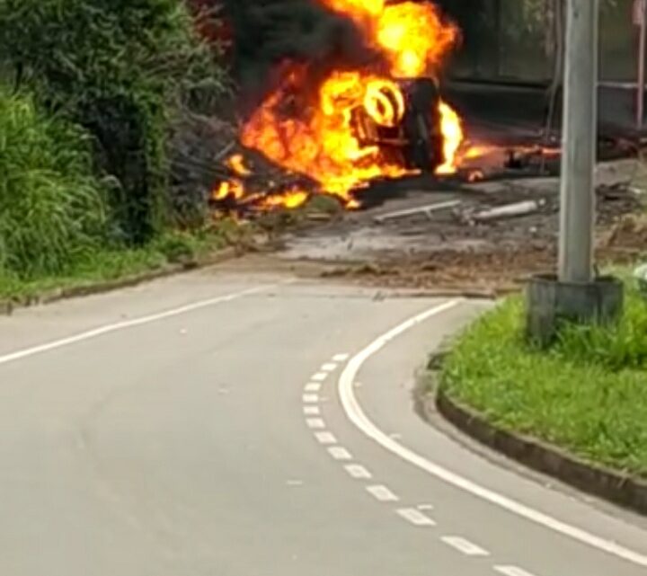 Vejam o momento exato em que o caminhão está em chamas na BR 262