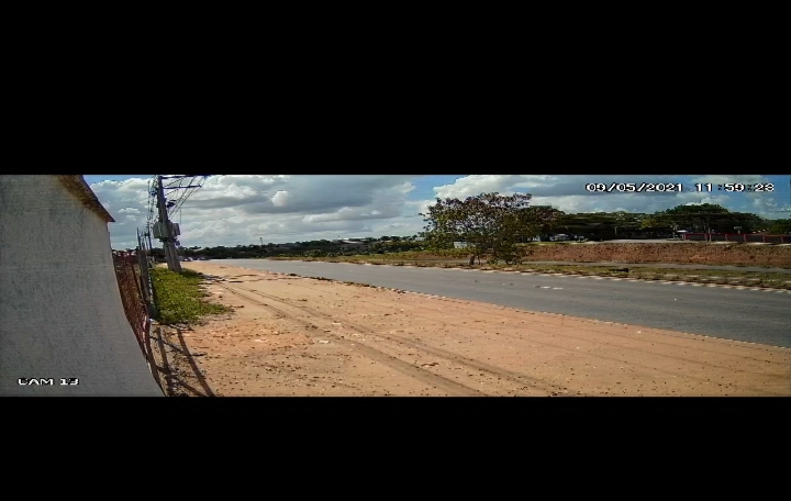 Momento exato em que o carro da vítima foi arrastado em pleno dia das mães