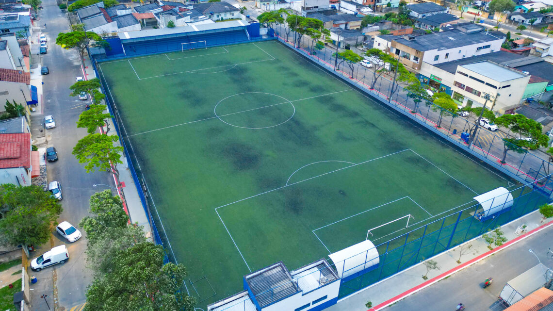 Com iluminação de led, Prefeitura entrega reforma do Estádio São Paulo Apóstolo, no bairro Interlagos