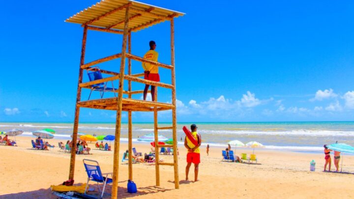 Guarda-vidas começam atuar nas praias de Linhares neste fim de semana