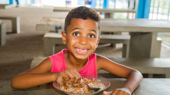 Almoço nas Férias: mais de 2,6 mil refeições já foram servidas no projeto