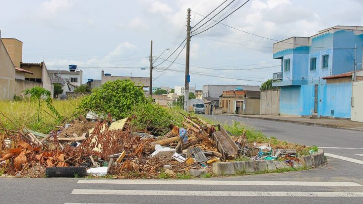 Prefeitura intensifica fiscalização de lotes e terrenos baldios e multa pode chegar a R$ 1,6 mil