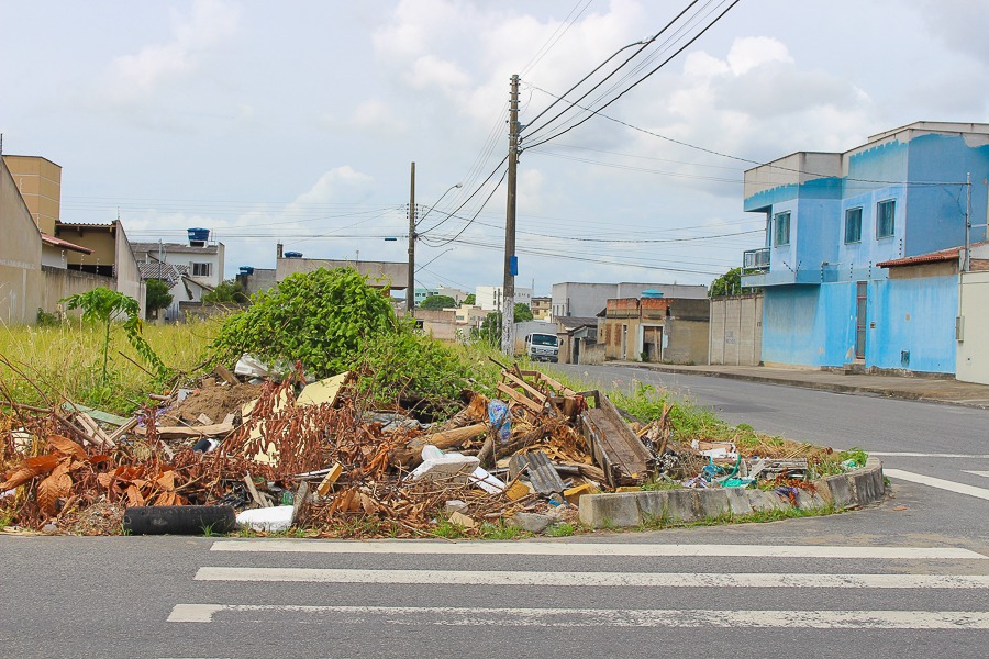 Prefeitura intensifica fiscalização de lotes e terrenos baldios e multa pode chegar a R$ 1,6 mil