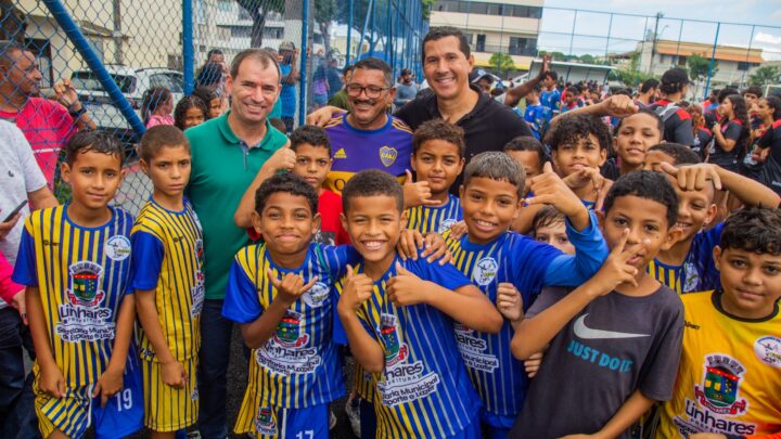 ENTREGAS_Escolinhas de Esportes da Prefeitura recebem novos uniformes e materiais esportivos