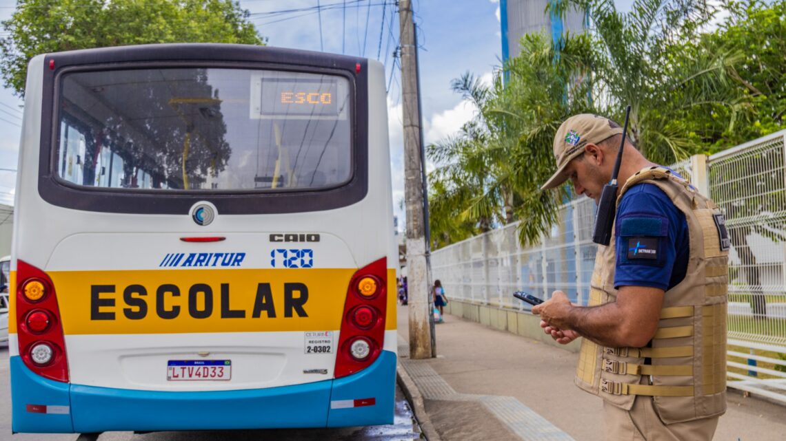 TRANSPORTE ESCOLAR_ação do Departamento Municipal de Trânsito e Detran fiscaliza veículos de transporte escolar em Linhares