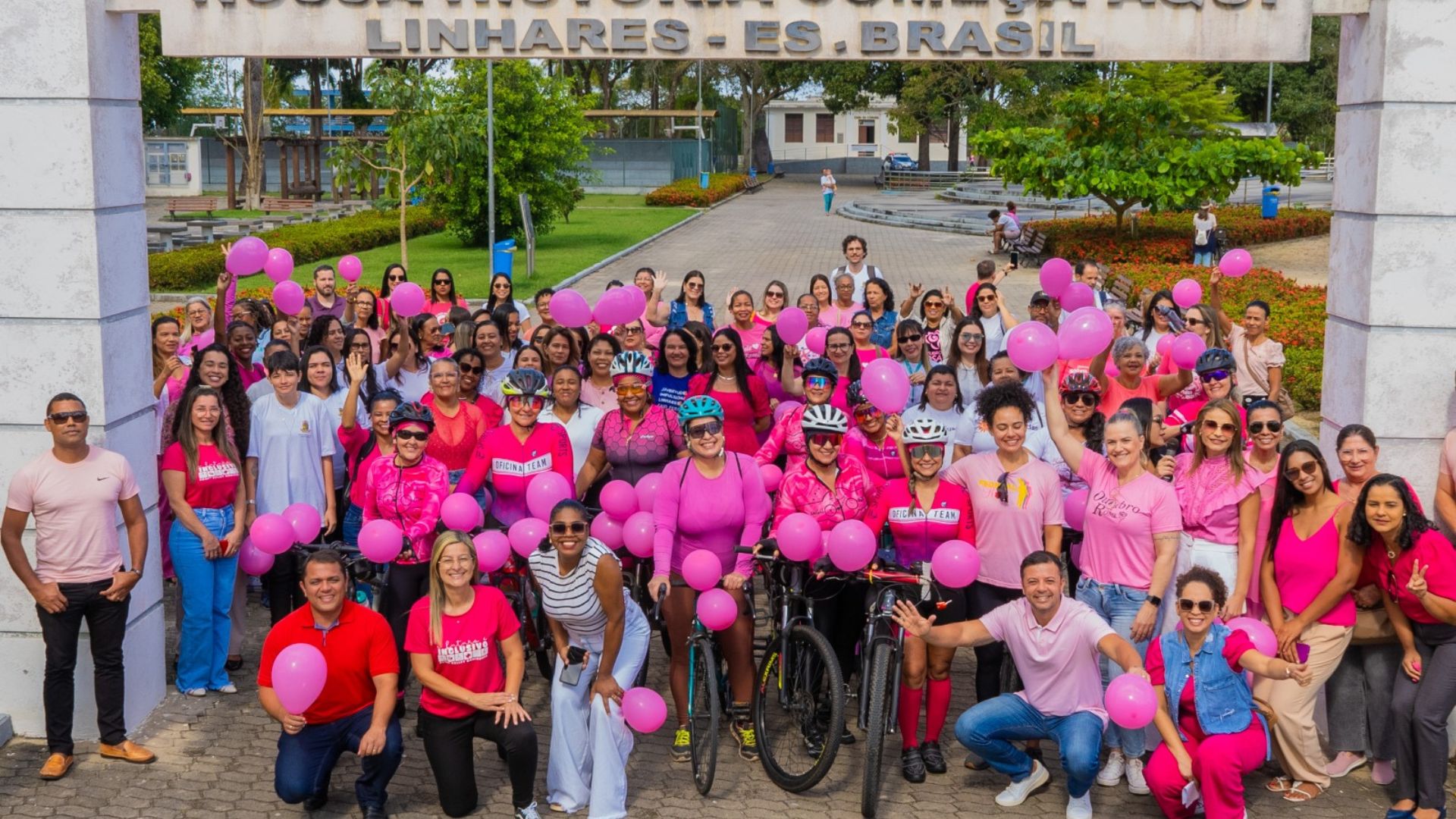 Outubro Rosa: Linhares faz caminhada para reforçar a importância da luta contra o câncer de mama