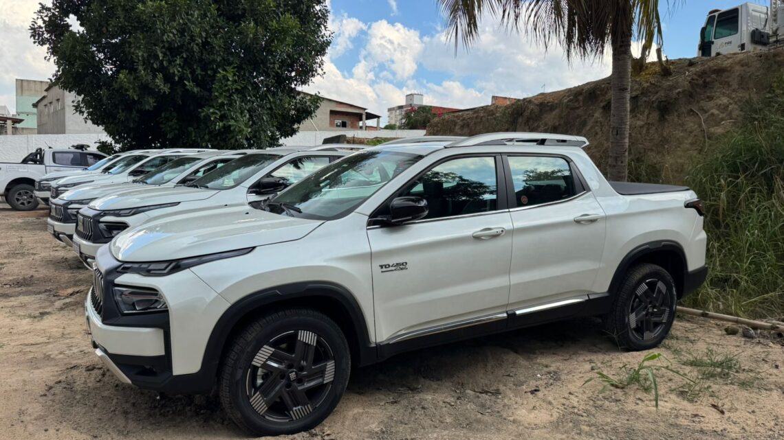 NOVOS VEÍCULOS | Saúde de Linhares recebe cinco novas caminhonetes para reforçar transporte e atendimento à população
